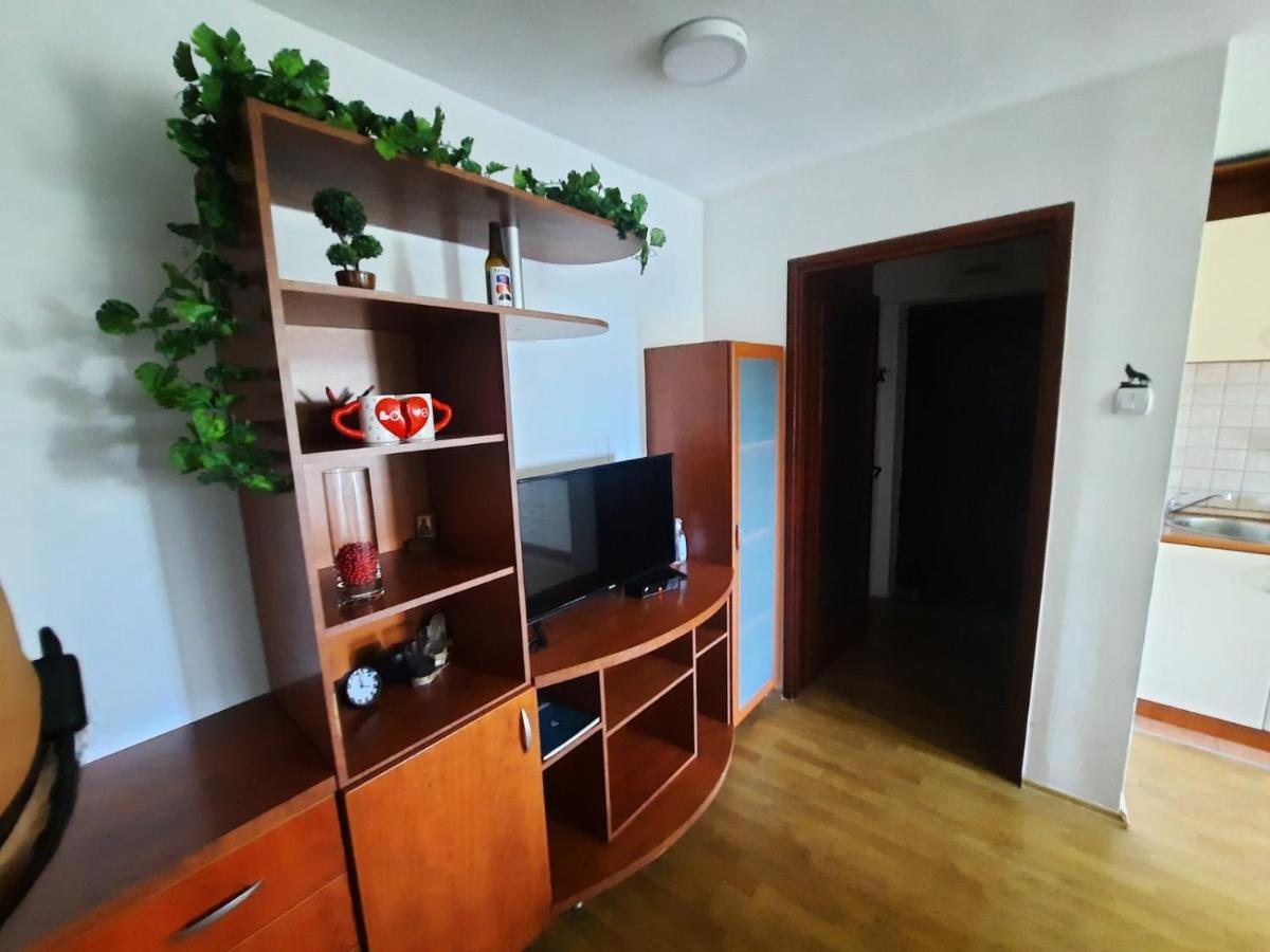 Wild Innu Apartment Skopje Ngoại thất bức ảnh