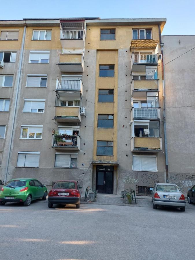 Wild Innu Apartment Skopje Ngoại thất bức ảnh