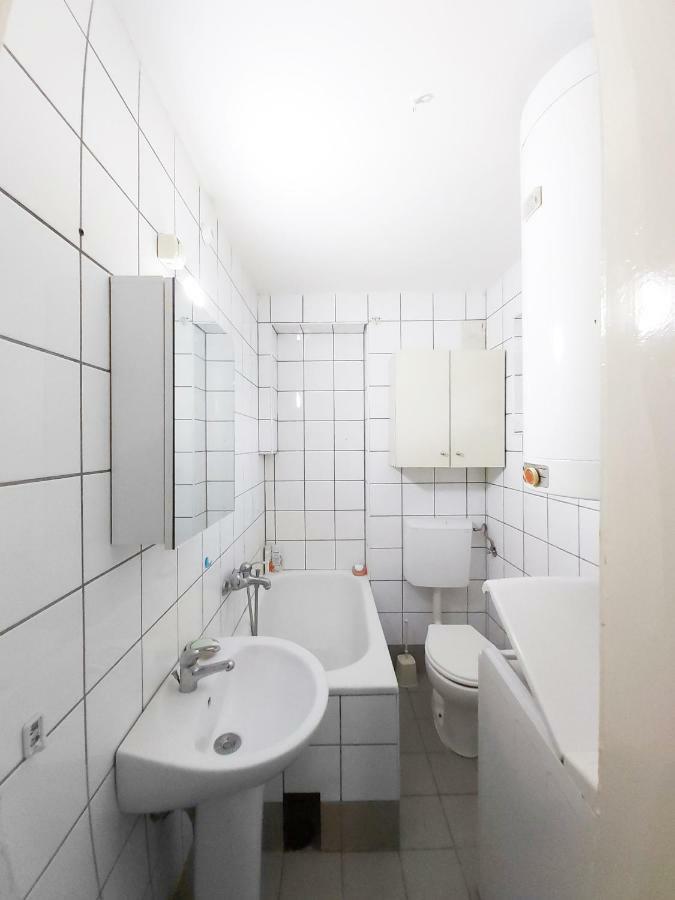 Wild Innu Apartment Skopje Ngoại thất bức ảnh